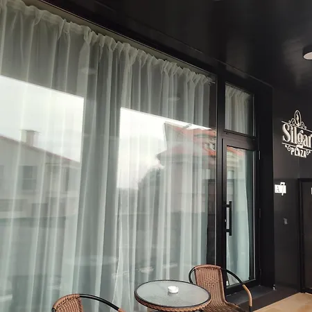 Ξενοδοχείο με διαμερίσματα Silgar Plaza